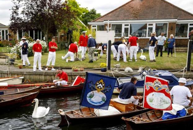 英國(guó)王室鵝口普查 800年歷史傳統(tǒng)只為女王服務(wù)