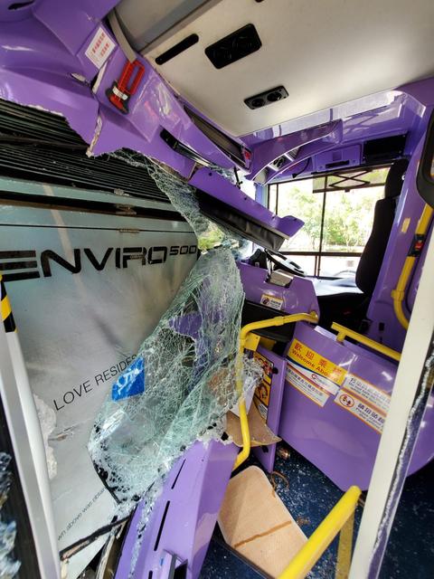 香港兩巴士相撞 事發時相撞約三次