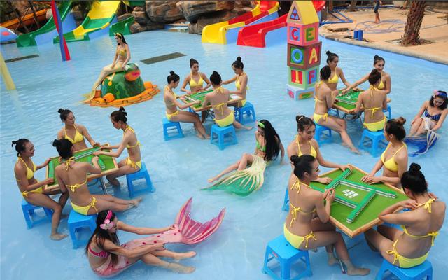 坐冰桶內打麻將 不愧是安逸會玩的重慶人